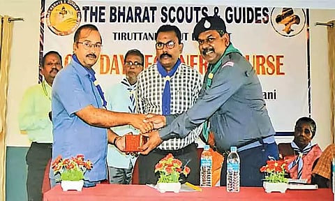 திருத்தணி அருகே சாரணியர் பயிற்சி முகாம்