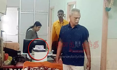 புளியரையில் லஞ்ச ஒழிப்பு சோதனை; பெண் அதிகாரி காரில் ரூ.2¾ லட்சம் சிக்கியது