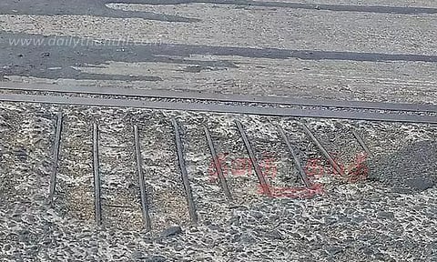 சேதம் அடைந்த 100 அடி சாலை மேம்பாலம்