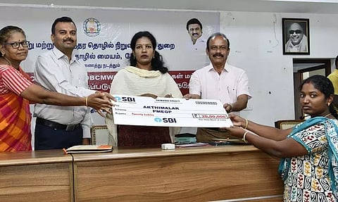 183 பயனாளிகளுக்கு ரூ.30 கோடி கடன் உதவி