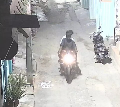 விலை உயர்ந்த மோட்டார் சைக்கிள் திருட்டு