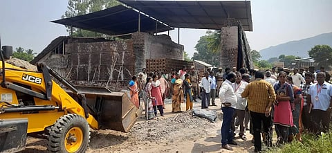 ஆக்கிரமிப்பை அகற்ற வந்த அதிகாரிகளுடன் வாக்குவாதம்