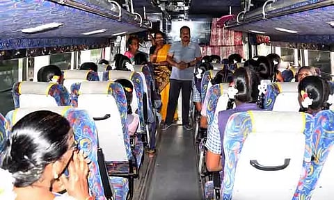 மாணவர்கள் விழிப்புணர்வு சுற்றுலா அழைத்து செல்லப்பட்டனர்