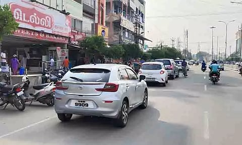 கரூர் ஜவகர் பஜாரில் போக்குவரத்து நெரிசல்