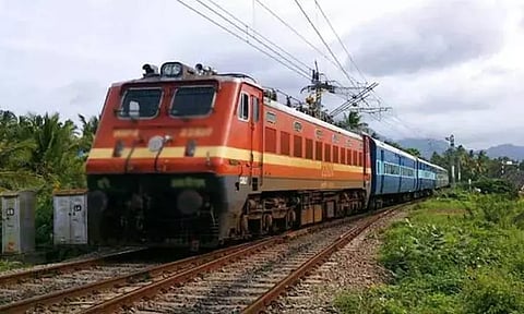 ஆயுத பூஜையை முன்னிட்டு சென்னை எழும்பூர்-நெல்லை இடையே சிறப்பு ரெயில்