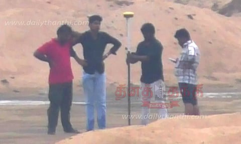 மணல் குவாரியில் அளவிடும் பணியில் ஈடுபட்ட அமலாக்கத்துறையினர்