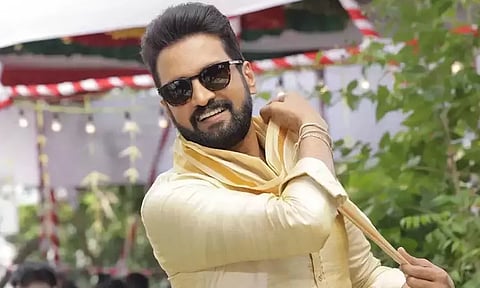 கதாநாயகனாக சந்தானம்