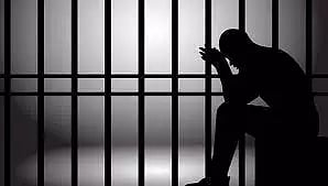 ரூ.10 கோடி கேட்டு மிரட்டிய வழக்கில் தாதா ரவி புஜாரியின் கூட்டாளி கைது; விமான நிலையத்தில் சிக்கினார்