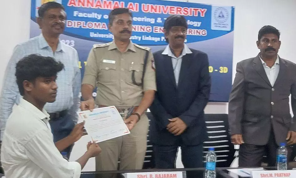 அண்ணாமலை பல்கலைக்கழக மாணவர்களுக்கு சான்றிதழ்