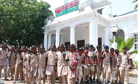 சட்டசபையை பார்வையிட்ட மாணவர்கள்