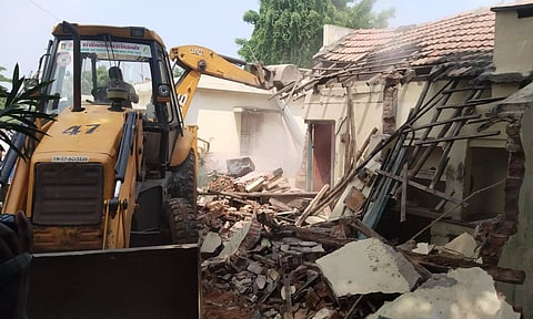 திருக்காம்புலியூரில் ஆக்கிரமிப்பு அகற்றம்