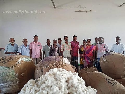 ஒழுங்குமுறை விற்பனை கூடத்தில் பருத்தி ஏலம்