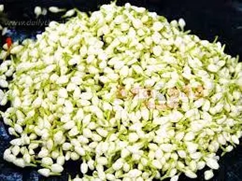 சத்தியமங்கலம் மார்க்கெட்டில் மல்லிகைப்பூ கிலோ ரூ.1,180-க்கு ஏலம்