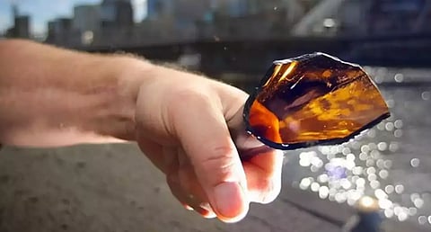 மதுபாட்டிலால் வாலிபரை சரமாரியாக குத்திய ரவுடி