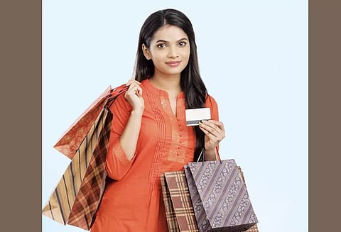 இ.எம்.ஐ. கார்டு உபயோகிக்கும் இல்லத்தரசிகளின் கவனத்துக்கு…