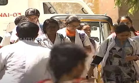 மருத்துவ கல்லூரிகளில் மாணவர் சேர்க்கை; செப். 30-க்கு பிறகு அனுமதி இல்லை - தேசிய மருத்துவ ஆணையம் அறிவிப்பு