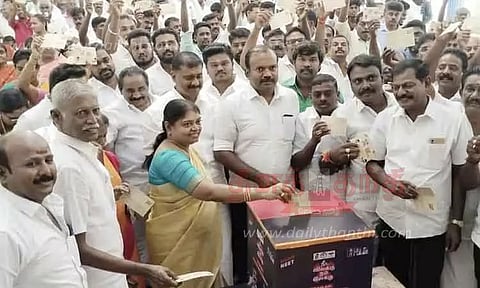 நீட் தேர்வை ரத்து செய்ய வலியுறுத்தி கையெழுத்து இயக்கம்; அமைச்சர் தொடங்கி வைத்தார்