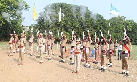 நாகையில் காவலர் வீரவணக்க நாள் அனுசரிப்பு