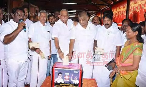 'நீட்' தேர்வுக்கு விலக்கு கோரி தி.மு.க. சார்பில் கையெழுத்து இயக்கம்