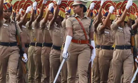 பெண்கள் காவல் துறையில் இணைந்து 50 ஆண்டுகள் நிறைவு-தமிழக அரசு சிறப்பு பதக்கம் வழங்க முடிவு