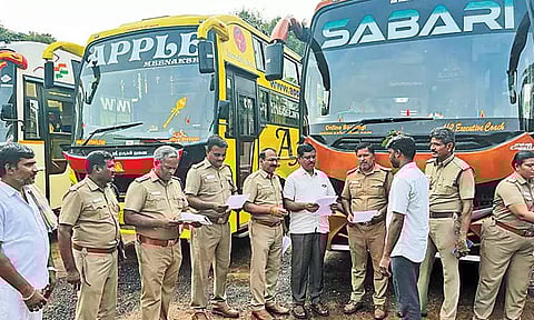 கூடுதல் கட்டணம் வசூலித்த 9 ஆம்னி பஸ்கள் பறிமுதல்