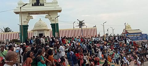 கன்னியாகுமரியில் குவிந்த சுற்றுலா பயணிகள்