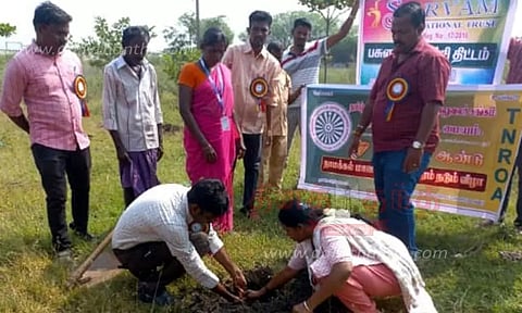 மரக்கன்றுகள் நடும் நிகழ்ச்சி