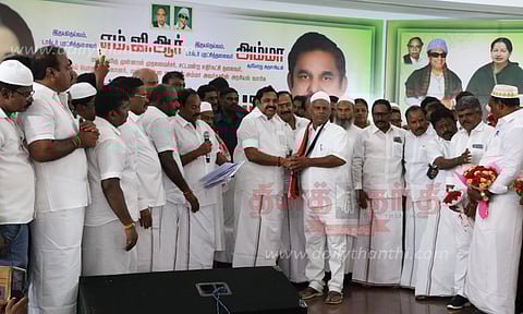 தி.மு.க. கையெழுத்து இயக்கம் நடத்திநாடகம் ஆடுகிறது