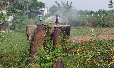 குழாயில் உடைப்பு ஏற்பட்டு தண்ணீர் வீணாகும் அவலம்