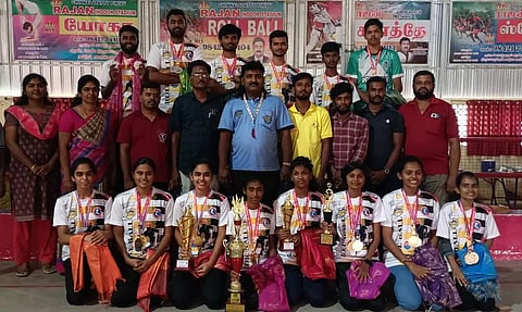 தங்கப்பதக்கம் வென்ற தமிழக அணிக்கு பாராட்டு