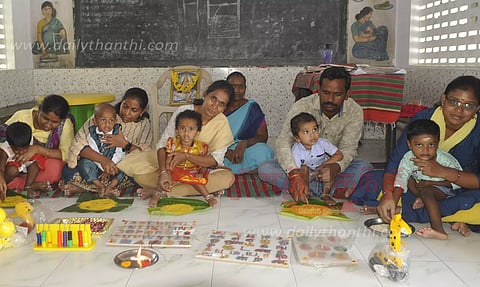 நெல்லில் எழுத வைத்து பள்ளிகளில் மாணவர் சேர்க்கை