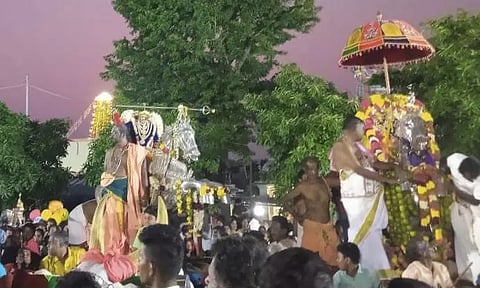 விராலிமலை முருகன் கோவிலில் அம்பு போடுதல் நிகழ்ச்சி