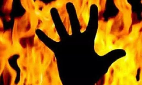 சுசீந்திரம் அருகே தொழிலாளி தீக்குளித்து தற்கொலை