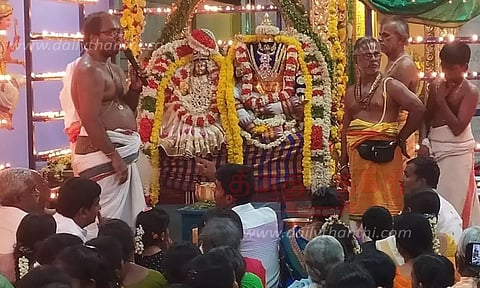 சிறுவாச்சூர் மதுரகாளியம்மன் கோவிலில் அம்பு போடுதல் நிகழ்ச்சி