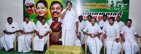 சிறுபான்மை மக்கள் எங்களிடம் பேசுவதால் தி.மு.க. பயப்படுகிறது