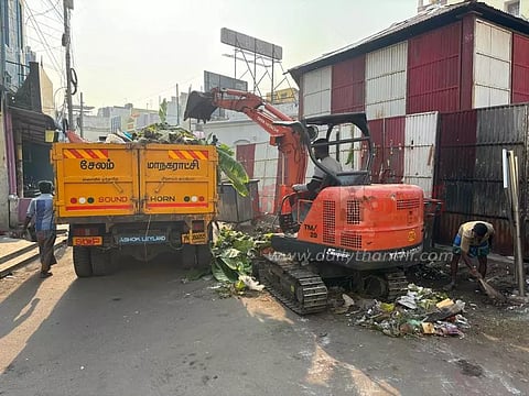 மாநகராட்சி பகுதியில் குவிந்த 1,000 டன் குப்பைகள்