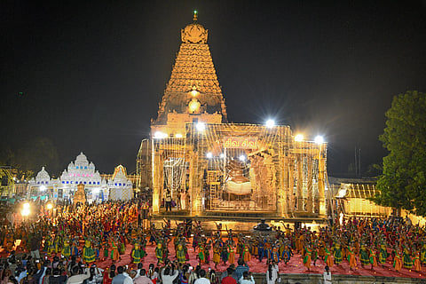 1,038 கலைஞர்கள் பங்கேற்ற பரதநாட்டிய நிகழ்ச்சி