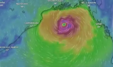 வங்கதேசம் அருகே கரையை கடந்தது 'ஹமூன்'புயல்