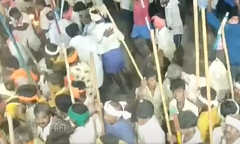 ஆந்திராவில் தடியடி திருவிழா: 2 பேர் பலி - 100க்கும் மேற்பட்டோர் காயம்