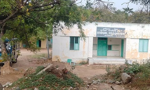 பராமரிப்பு இன்றி கிடக்கும் கால்நடை மருத்துவமனை