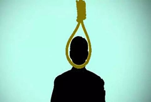 தனியார் நிறுவன ஊழியர் தூக்குப்போட்டு தற்கொலை