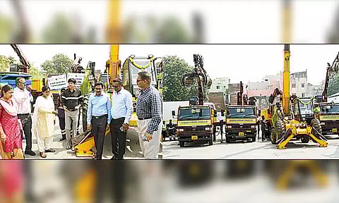 வடகிழக்கு பருவமழையை முன்னிட்டு பாழடைந்த கட்டிடங்களை கண்காணிக்க உத்தரவு - மாநகராட்சி கமிஷனர் தகவல்