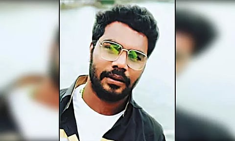 பெற்றோரை தவறாக பேசியதால் ஆத்திரம்; பெயிண்டர் வெட்டிக்கொலை - 5 பேர் கைது