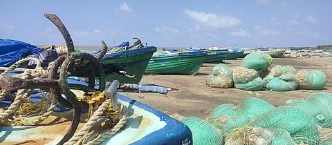மீனவர்கள் கடலுக்கு மீன்பிடிக்க செல்லவில்லை