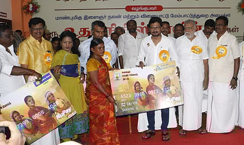 தேனி அருகே அரசு விழாவில் ரூ.21¾ கோடியில் நலத்திட்ட உதவிகள்; அமைச்சர் உதயநிதி ஸ்டாலின் வழங்கினார்