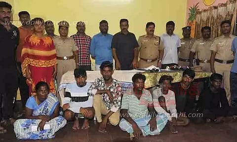 கள்ளக்காதலுக்கு இடையூறாக இருந்த மனைவியை தீர்த்துக்கட்டிய கணவர் உள்பட 7 பேர் சிறையில் அடைப்பு