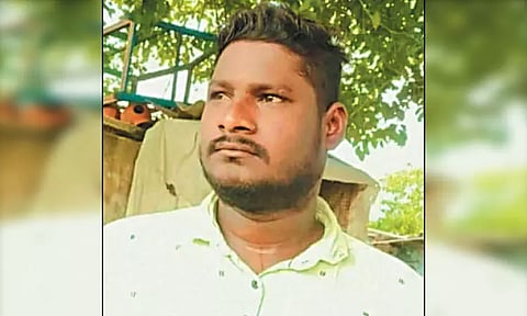 குடிநீர் குழாய் பதிக்க பள்ளம் தோண்டியபோது சுவர் இடிந்து விழுந்து வாலிபர் பலி