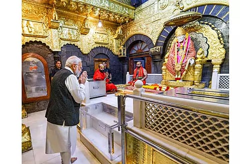 ஷீரடி சாய்பாபா கோவிலில் 10 ஆயிரம் பேர் அமரும் வகையில் கட்டப்பட்ட காத்திருப்பு அறைகள்- மோடி திறந்து வைத்தார்