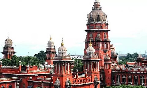 இறுதி உத்தரவு பிறப்பிக்கும் வரை டெண்டர் முடிவுகளை அறிவிக்க கூடாது - டாஸ்மாக் நிர்வாகத்துக்கு ஐகோர்ட்டு உத்தரவு