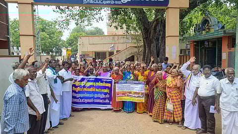 நாகை தாலுகா அலுவலகத்தை முற்றுகையிட்டு போராட்டம்